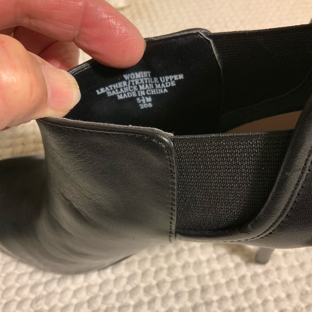 GUESS - Picture 9 of 9